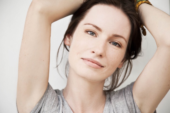 Nadpotliwość – wstydliwy problem! LIFESTYLE, Uroda - Pocenie się stanowi naturalny proces, którego głównym celem jest termoregulacja i odpowiednie schładzanie organizmu. Jeżeli proces ten przebiega w sposób prawidłowy, praktycznie go nie zauważamy. Co się dzieje w przypadku, gdy pocenie wykracza poza fizjologiczne normy?