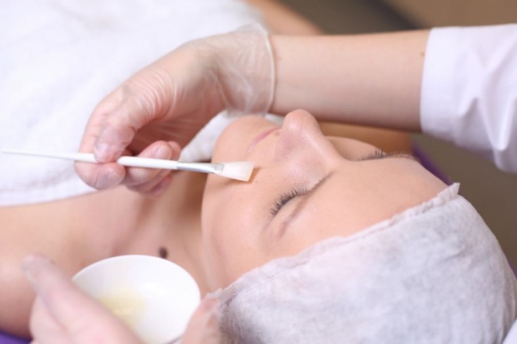 Peelingi do zadan specjalnych LIFESTYLE, Uroda - Powszechnie znane są ze złuszczania, ale to tylko przykrywka! Peelingi to prawdziwi super-agenci, którzy potrafią dużo więcej, a ich możliwości dzięki nowym, innowacyjnym formułom są naprawdę szerokie