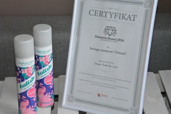 Batiste z trzema Diamentami Beauty! LIFESTYLE, Uroda - Podczas II edycji konkursu „Diamenty Beauty 2016” aż trzy produkty marki Batiste zostały nagrodzone prestiżowymi Diamentami. Redakcja serwisu Trusted Cosmetics nagrodziła suchy szampon Oriental, Heavenly Volume oraz XXL Volume Spray z nowej linii do stylizacji Batiste Stylist.