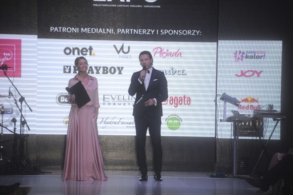 EVELINE COSMETICS kreatorem makijażu Warsaw Fashion Week LIFESTYLE, Uroda - W dniach 16-18 września 2016 odbyło się największe wydarzenie modowe w Polsce - Warsaw Fashion Week, które po raz pierwszy miało miejsce w Ptak Warsaw Expo, w Nadarzynie pod Warszawą.