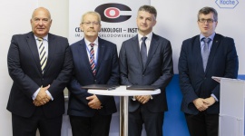 Pierwszy w Polsce onkologiczny ośrodek badań klinicznych wczesnych faz Zdrowie, BIZNES - Centrum Onkologii-Instytut oraz Roche Polska tworzą Centrum Naukowo-Przemysłowe – pierwszy w Polsce onkologiczny ośrodek badań klinicznych wczesnych faz