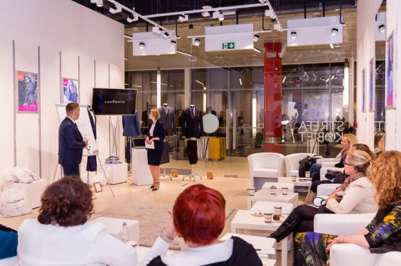 Poznaj jasne i ciemne strony zabiegów upiększających – bezpłatny wykład LIFESTYLE, Uroda - Odejmują lat, dodają atrakcyjności, przywracają pewność siebie. Zabiegi kosmetyczne zyskują na popularności. Na co zwracać uwagę korzystając z najpopularniejszych metod tej jesieni? Odpowiedź na to pytanie będzie można poznać już we wtorek w Strefie Kobiet w Nowym Rynku.