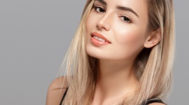 Piękno w duecie, czyli zabiegi skojarzone LIFESTYLE, Uroda - Nie wszyscy zdają sobie sprawę, że kwas hialuronowy warto łączyć z innymi procedurami. Czym są zabiegi kojarzone i dlaczego warto je rozważyć?