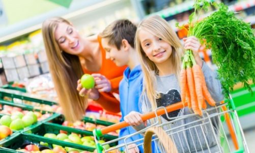 Nauka gospodarowania żywnością. Jak przekazać dzieciom pozytywne wzorce?