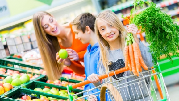 Nauka gospodarowania żywnością. Jak przekazać dzieciom pozytywne wzorce?