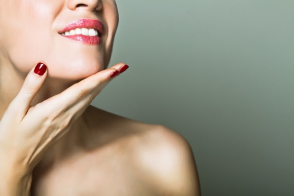 Podwójny podbródek? Możesz się go pozbyć łatwiej, niż myślisz LIFESTYLE, Uroda - Co zrobić, aby pozbyć się podwójnego podbródka? Wato wypróbować zabieg wykorzystujący technologię HIFU, czyli Ultraskin II. Na czym polega i jakie daje efekty? Wyjaśniamy wraz ze specjalistami