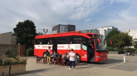 Warszawski Mordor zebrał 22 litry krwi Zdrowie, BIZNES - W związku z występującym w okresie letnim niższym poziomem zapasów krwi Europ Assistance Polska wspólnie z Regionalnym Centrum Krwiodawstwa i Krwiolecznictwa w Warszawie zorganizowała zbiórkę krwi. Specjalny bus RCKIK stanął w warszawskim zagłębiu biurowym, zwanym Mordorem.