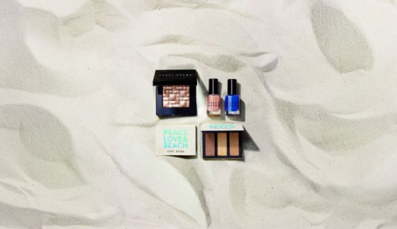 BOBBI BROWN Peace, Love & Beach LIFESTYLE, Uroda - Peace, Love & Beach to wakacyjna, inspirowana wybrzeżem – piaskiem, surfingiem i słońcem propozycja Bobbi Brown.