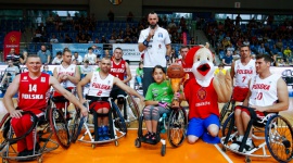 SOKOŁÓW promuje zdrowy tryb życia wśród pracowników Zdrowie, BIZNES - Pod hasłem #ucieknijcukrzycy firma Sokołów prowadzi wewnętrzny program edukacyjny, który podnosi świadomość zagrożeń związanych z cukrzycą i promuje prozdrowotne zachowania. Od czerwca 2017 r. trwa akcja popularyzująca aktywność fizyczną wśród pracowników.