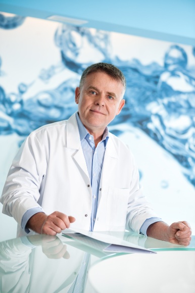 Piersi – jak wydobyć ich piękno? LIFESTYLE, Uroda - Dla wielu kobiet posiadających piersi asymetryczne, z niedorozwojem czy po mastektomii zabieg korekty, wymodelowania i powiększenia biustu okazuje się być decyzją, która potrafi zmienić ich życie, dodać pewności siebie i uwierzyć w swoją kobiecość.