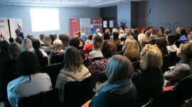 Zabiegi estetyczne możliwością rozwoju zawodowego pielęgniarek i położnych Zdrowie, BIZNES - Blisko 130 pielęgniarek i położnych wzięło udział w II Ogólnopolskiej Konferencji dla Pielęgniarek i Położnych „Zabiegi estetyczne możliwością rozwoju zawodowego pielęgniarek i położnych” zorganizowanej przez Instytut Praktyki Zabiegów Estetycznych.