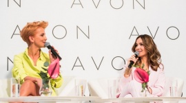 AVON się sprawdza! Nowa strategia i nowe gwiazdy marki LIFESTYLE, Uroda - 7 lutego br., w scenerii nawiązującej do tętniącego życiem miasta, AVON zaprezentował swoją strategię na 2018 rok.