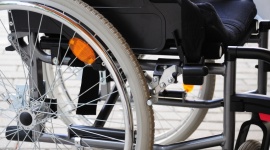 Jak odpowiednio dobrać sprzęt rehabilitacyjny? Zdrowie, BIZNES - Każdy przypadek niepełnosprawności jest inny, dlatego rynek obfituje w różnorodne przyrządy i urządzenia rehabilitacyjne, posiadające niezliczoną ilość funkcji.