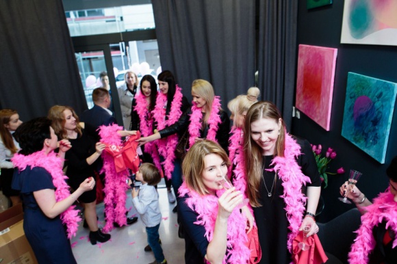 Nowa klinika Estimed w Białymstoku LIFESTYLE, Uroda - Szersza oferta specjalistycznych zabiegów medycznych, trzy nowocześnie wyposażone gabinety i komfortowa strefa wypoczynku – tak wygląda nowa klinika medycyny estetycznej Estimed, otwarta przy ulicy Mławskiej w Białymstoku.