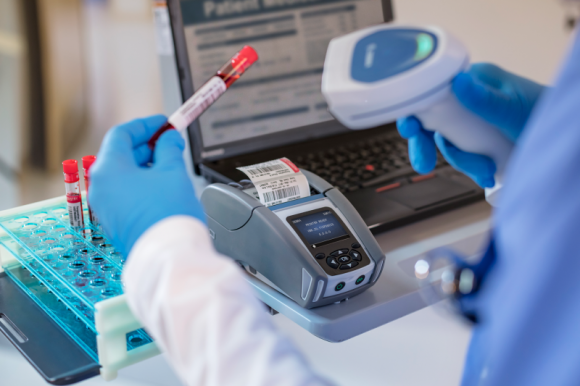 Zebra Technologies Poprawia Opiekę Nad Pacjentem Dzięki Nowym Rozwiązaniom Do Dr Zdrowie, BIZNES - Nowe drukarki do etykiet i opasek na rękę ograniczają ryzyko błędów medycznych i poprawiają bezpieczeństwo pacjentów