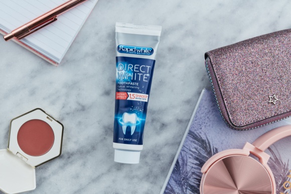 Powakacyjne SOS dla urody LIFESTYLE, Uroda - Wróciłaś wypoczęta z urlopu, jednak Twoja skóra jest przesuszona, a włosy straciły blask? Wypróbuj sprawdzone zabiegi pielęgnacyjne, dzięki którym zapomnisz o… niepożądanych wakacyjnych pamiątkach.