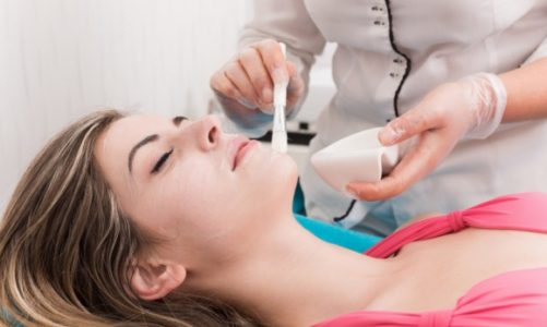 Skóra po lecie potrzebuje regeneracji! Jaki zabieg wybrać?