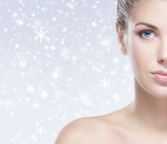 Pielęgnacja skóry twarzy w okresie zimowym – komentarz ekspercki LIFESTYLE, Uroda - Mroźne powietrze i chłodny wiatr nie są łaskawe, szczególnie dla skóry twarzy i dłoni. Olga Kamińska, kosmetolog i Training Manager Biologique Recherche podpowiada, jak właściwie zadbać o cerę, gdy warunki na zewnątrz są co najmniej niesprzyjające.