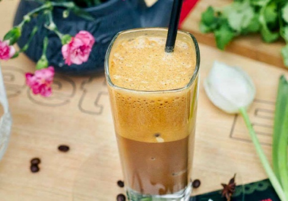 Azjatyckie napoje, które staną się urodowym hitem LIFESTYLE, Uroda - Sushi i „chińszczyzna” już na dobre zadomowiły się na polskich stołach. Oprócz jedzenia, warto zastanowić się co sprawia, że Azjaci są przez nas podziwiani za nienaganne figury, zdrowie i energię.