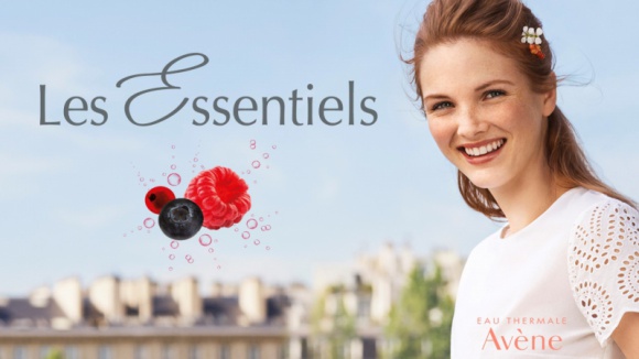 Les Essentiels – Obudź piękno skóry wrażliwej LIFESTYLE, Uroda - Potrzeby skóry ewoluują w dzisiejszych czasach. Poza dostarczeniem jej natychmiastowego i trwałego efektu nawilżenia, szczególnie potrzebuje pomocy w odzyskaniu naturalnej równowagi, zapewnieniu jej energii, żeby mieć siłę w walce z codziennymi agresorami zewnętrznymi.