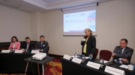 Związek chorób przyzębia z chorobą Alzheimera i innymi chorobami ogólnymi. Zdrowie, BIZNES - Podczas organizowanej z okazji Światowego Dnia Zdrowych Dziąseł konferencji prasowej "Zdrowe dziąsła, piękny uśmiech" przedstawiono najnowsze doniesienia dotyczące związku chorób przyzębia z chorobą Alzheimera.