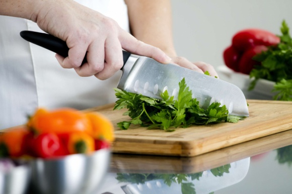Czystość i higiena w restauracji pod pełną kontrolą Zdrowie, BIZNES - Konieczność zachowania odpowiedniej higieny w lokalu gastronomicznym wydaje się dość oczywista. Jednak dobór środków czystości, wdrożenie odpowiednich procedur i ich egzekucja często sprawiają restauratorom kłopot. Jak sprawnie i skutecznie dbać o czystość w restauracji?