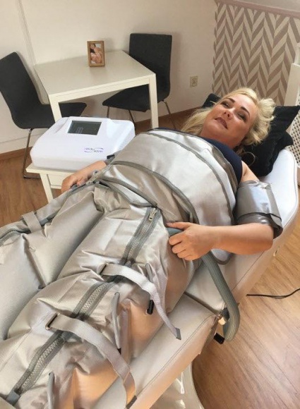 DWA ROZMIARY W TRZY TYGODNIE! LIFESTYLE, Uroda - Piękne i szczupłe ciało bez zbędnego tłuszczyku to marzenie i kobiet, i mężczyzn. Redustim to jeden z najnowocześniejszych zabiegów odchudzających, który jako jedyny redukuje trzewną tkankę tłuszczową. Dzięki Redustim możesz schudnąć nawet o 2 rozmiary w ciągu zaledwie 3 tygodni!