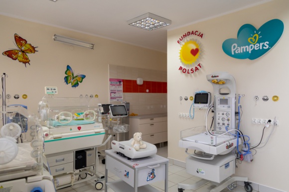 Nowy, wyremontowany Oddział Położniczo-Neonatologiczny w SPZOZ w Lubartowie Zdrowie, BIZNES - 3 września odbyło się otwarcie wyremontowanego Oddziału Położniczo-Neonatologicznego w szpitalu w Lubartowie. Fundacja Polsat przy wsparciu marki Pampers przekazała na remont ponad 1 000 000 zł. Oddział nie był remontowany od 31 lat.