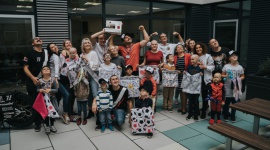 W Przylądku Nadziei wystartował Charytatywny Maraton Szycia. Teraz Wasza kolej! Zdrowie, BIZNES - Mali Pacjenci kliniki onkologicznej „Przylądek Nadziei” we Wrocławiu wzięli udział w wyjątkowym przedsięwzięciu: zaprojektowali... najprawdziwszą maszynę do szycia! Nazywa się "Nadzieja", wyprodukowała ją firma Łucznik i w niedzielę miała swoją oficjalną premierę.