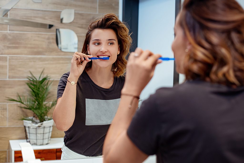 868b22fde268e8e53bd1c8fc9b606c07 Przykry zapach z ust? 6 na 10 osób ma ten problem