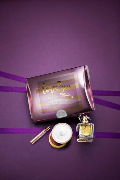 Gdy emocje trudno ubrać w słowa, wybierz prezenty, które przemówią za Ciebie! LIFESTYLE, Uroda - Święta to cudowny czas w roku pełny wspólnych chwil spędzonych w gronie ukochanych osób.