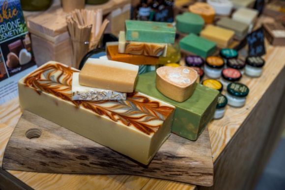 Ekocuda są z nami już 3 lata! LIFESTYLE, Uroda - 7. edycja targów kosmetyków naturalnych Ekocuda odbyła się pod hasłem „Zero waste w praktyce”. Temat był motywem przewodnim panelu dyskusyjnego z udziałem ekspertek, które działają na rzecz szerzenia edukacji związanej ze zmniejszeniem liczby odpadów.