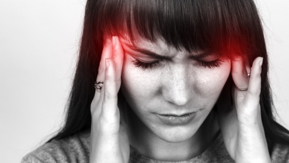 Czy migreną można się zarazić? Zdrowie, BIZNES - Migrena. Chyba każdy o niej słyszał, ale, czy wiemy czym jest? Wymówką, błahostką, a może to każdy ból głowy. Co Polacy wiedzą o migrenie? Czy jest to tylko słowo-wytrych aby uciec od obowiązków w domu lub w pracy ? A może wiemy o tej chorobie więcej, niż można się spodziewać?