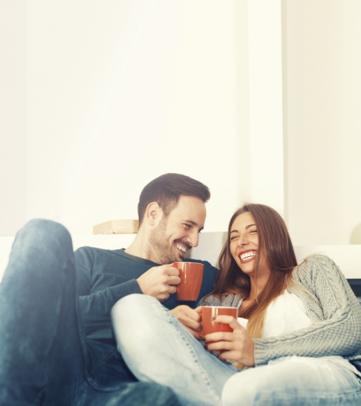 Sposób na śnieżnobiały uśmiech ekspresowym tempie LIFESTYLE, Uroda - Grudzień to miesiąc dający wiele okazji do spotkań. Świąteczne kolacje w gronie rodziny lub znajomych, czy sylwestrowa zabawa to okoliczności, w których chcemy wyglądać dobrze.