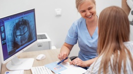 Zeskanuj swój uśmiech u dentysty Zdrowie, BIZNES - Cyfrowe skanowanie uśmiechu – brzmi nowocześnie, intrygująco, ale… czym dokładnie jest? To najnowocześniejsza metoda analizy stanu naszych zębów w gabinecie dentystycznym, jest alternatywą klasycznego wycisku.