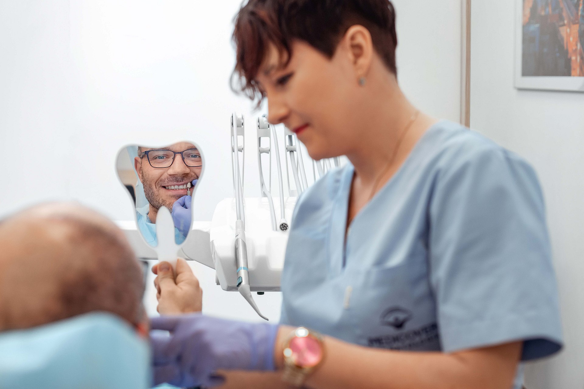 Bonding-zebow Bonding zębów – prosta metoda na szeroki uśmiech!