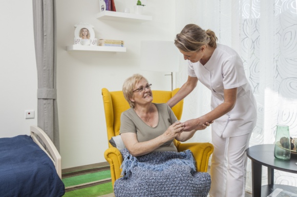 ORPEA Polska wdrożyła program STUDIA DLA OPIEKUNA Zdrowie, BIZNES - Firma płaci za studia na kierunku Pielęgniarstwo