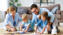 Centrum Medyczne CMP wspiera zatrudnionych rodziców podczas epidemii Zdrowie, BIZNES - Od poniedziałku wszystkie szkoły w Polsce są zamknięte, a pracownikom, którzy mogą pracować zdalnie, zaleca się pozostanie w domach. Centrum Medyczne CMP wychodzi naprzeciw potrzebom zatrudnionych rodziców i przekazuje im tygodniowy plan aktywności dla dzieci.