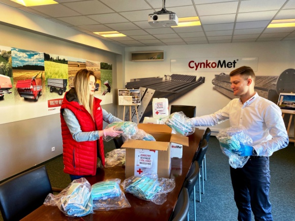 Cynkomet wspiera medyków w walce z koronawirusem Zdrowie, BIZNES - Producent maszyn rolniczych z Czarnej Białostockiej przekazał 300 maseczek i 50 litrów płynu dezynfekującego szpitalowi Ministerstwa Spraw Wewnętrznych i Administracji w Białymstoku.