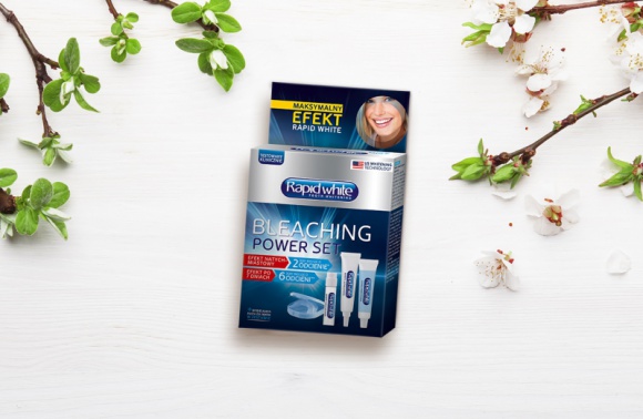 Moc domowego wybielania z nowym zestawem od Rapid White LIFESTYLE, Uroda - Wiele z zabiegów na twarz i ciało dostępnych do tej pory tylko w specjalistycznych gabinetach, możemy bezpiecznie i efektywnie wykonywać w zaciszu własnego domu. Jednym z nich jest wybielanie zębów. Warto wybrać taki produkt wybielający, który najlepiej spełni nasze oczekiwania.