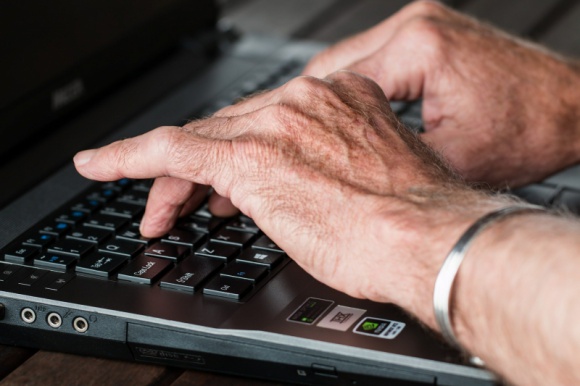 Żyjemy dłużej, pracujemy dłużej – jak dbać o zdrowie pracowników 50+? Zdrowie, BIZNES - Wydłużający się czas życia wpływa też na okres naszej aktywności zawodowej, więc pracodawcy powinni pamiętać o dostosowaniu medycyny pracy do pracowników 50+, których jest coraz więcej.