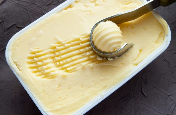 Tłuszcze trans - już nie w margarynach? Sprawdzamy Zdrowie, BIZNES - Tłuszcze trans naturalnie występują m.in. w przetworach mlecznych czy wołowinie, jednak ich istotnym źródłem we współczesnej diecie może być także żywność wytwarzana przemysłowo.