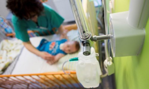 JAK WYGLĄDA OPIEKA NAD DZIEĆMI POD RESPIRATOREM?