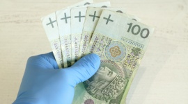 Firma BEST po raz kolejny wspiera walkę z COVID-19 na Pomorzu Zdrowie, BIZNES - Pracownicy BEST oraz sama spółka po raz kolejny włączyli się w walkę ze skutkami epidemii COVID-19. W ramach zbiórki zorganizowanej wśród pracowników BEST zgromadzono 8,6 tys. zł. Kolejne 40 tys. zł przekazała firma BEST.