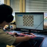 Znany szachista spełnia marzenie wyjątkowego chłopca