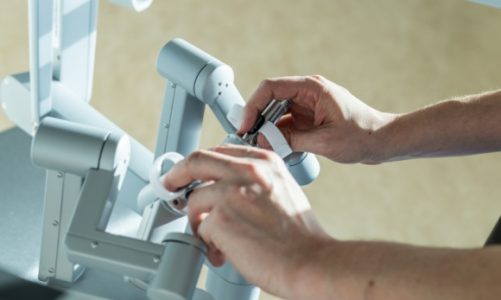 Rak nie cofa się w pandemii – spadek profilaktyki onkologicznej i wzrost operacj