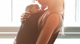 Niewystarczająca ilość pokarmu – ten problem laktacyjny dotyka wielu kobiet Zdrowie, LIFESTYLE - Ponad 90% kobiet w ciąży deklaruje, że pragnie karmić piersią i zależy im, aby robić to jak najdłużej. Czasem jednak – nawet mimo wielu starań – podawanie dziecku wyłącznie własnego pokarmu nie jest możliwe.