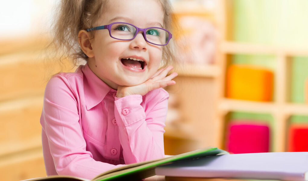 Krotkowzrocznosc-ksztaltuje-sie-w-dziecinstwie Krótkowzroczność kształtuje się w dzieciństwie