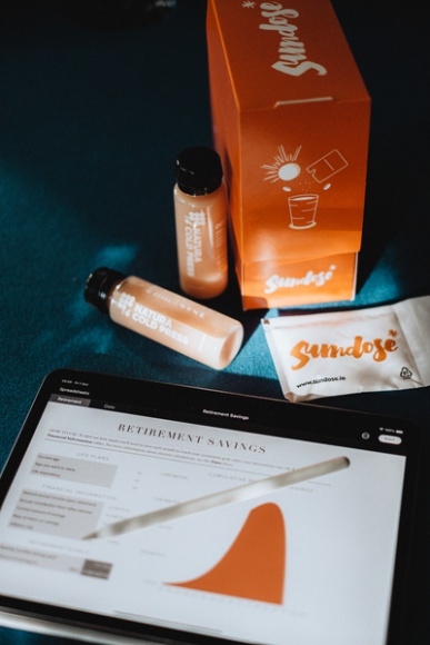 Sundose i Natura Cold Press łączą swoje siły Zdrowie, LIFESTYLE - Sundose, producent spersonalizowanych suplementów diety, oraz Natura Cold Press, producent soków owocowo-warzywnych wyciskanych na zimno i oczyszczających diet, łączą siły by wspólnie edukować.