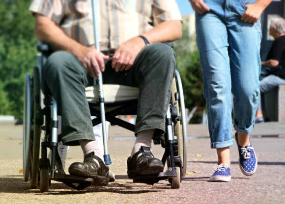 Bezpłatna wypożyczalnia sprzętu rehabilitacyjnego: już ponad 2000 wypożyczeń! Zdrowie, LIFESTYLE - Z myślą o osobach z niepełnosprawnościami oraz ich rodzinach powstała wypożyczalnia Fundacji Eco Textil!